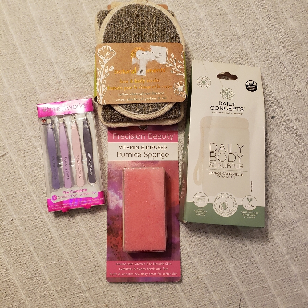 Set of pumice, body scrubbers, tweezers set